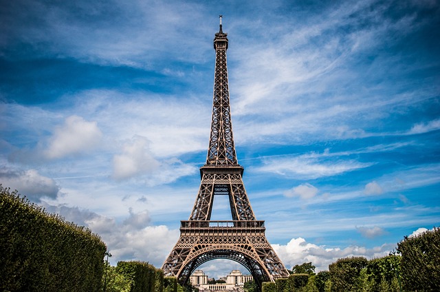 Je stedentrip naar Parijs begint misschien wel met een van 's werelds beroemdste bezienswaardigheden: de Eiffeltoren
